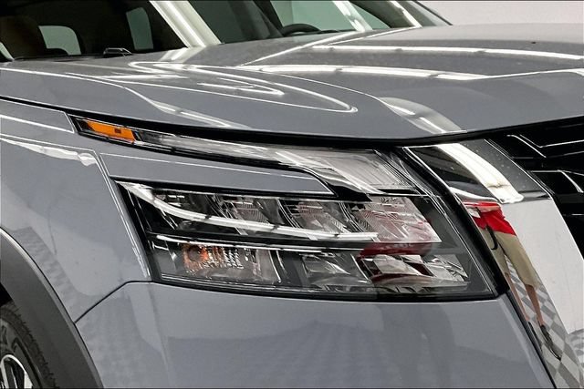 Used 2025 Nissan Pathfinder Platinum w/ Cargo Package FWD image 37
