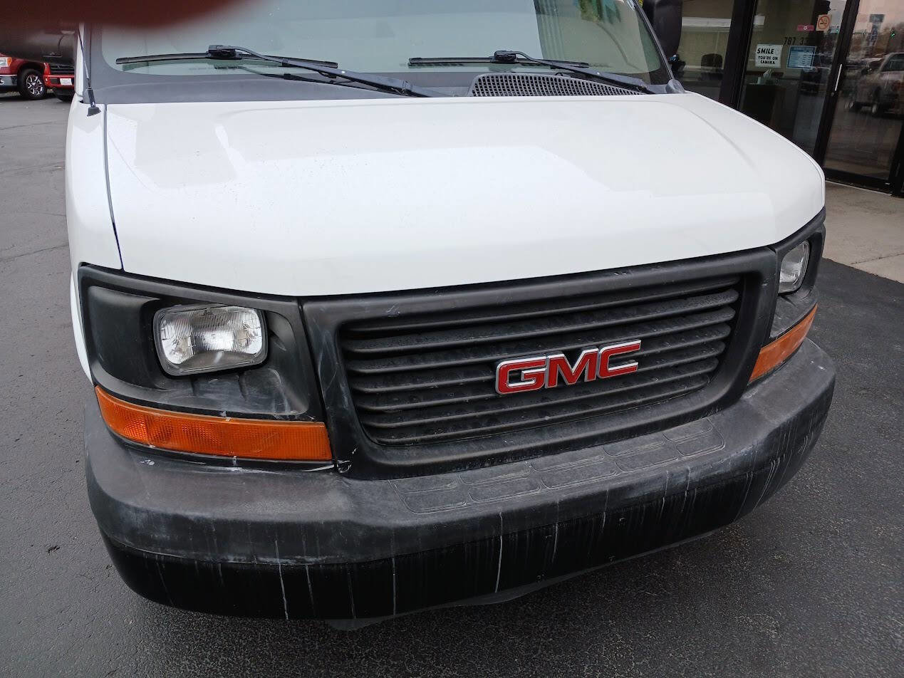 Used 2011 GMC Savana 3500 image 20