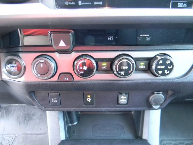 Used 2017 Toyota Tacoma TRD Sport w/ Tow Package (A/T) AWD/4WD image 14
