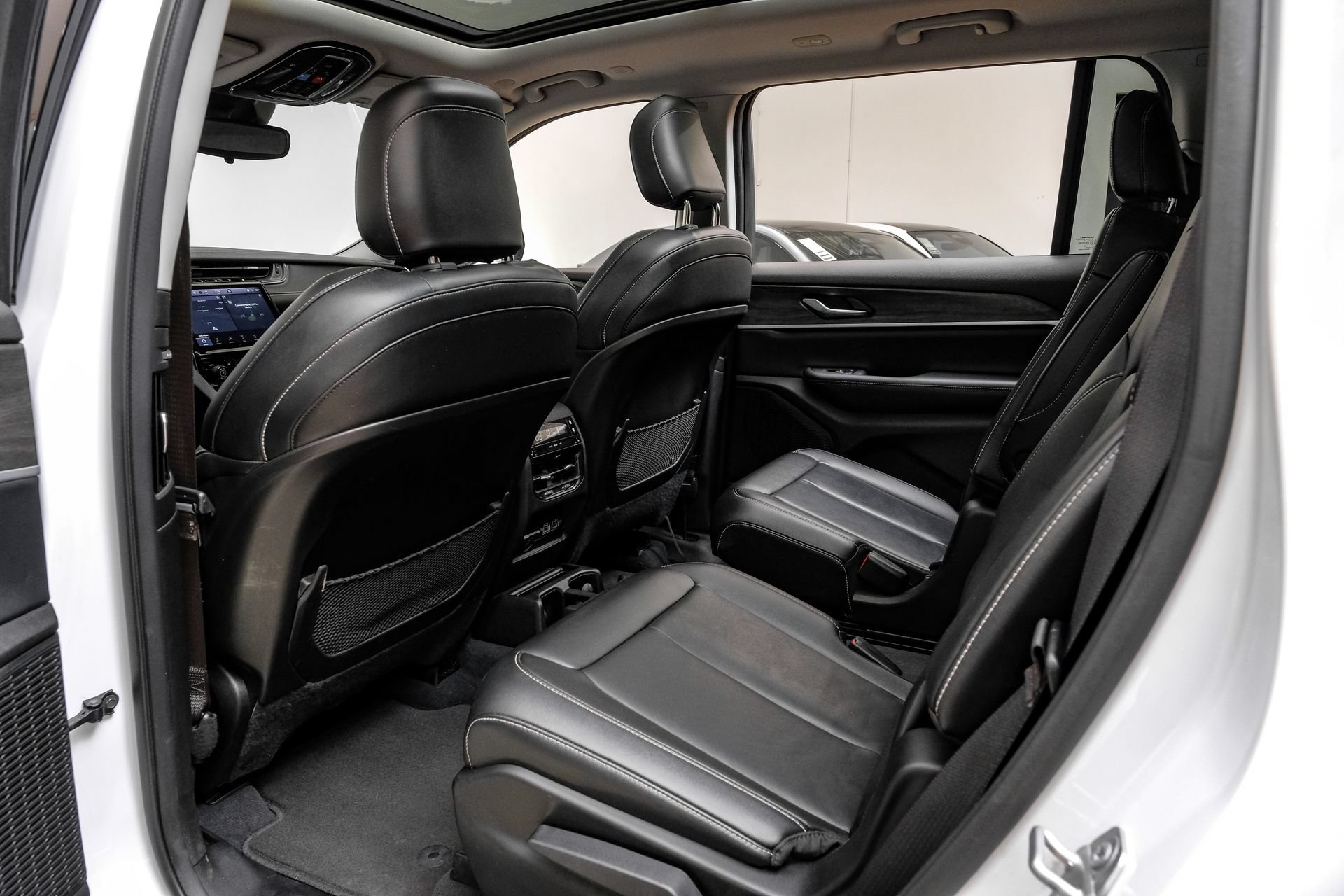 Used 2023 Jeep Grand Cherokee L Limited AWD/4WD image 42