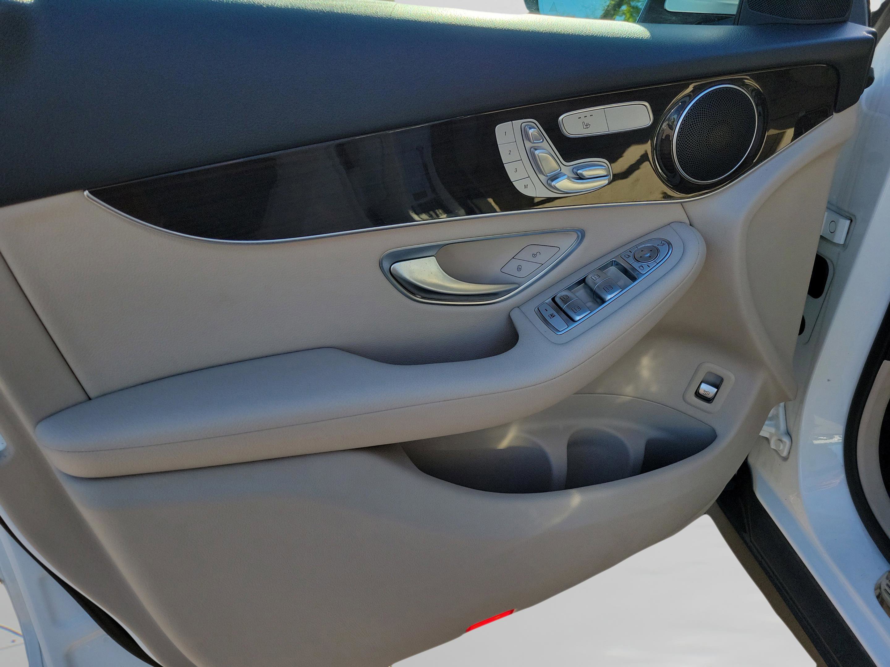 Certified 2022 Mercedes-Benz GLC 300 image 19