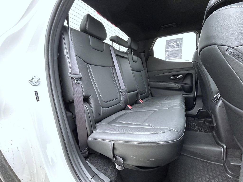Used 2025 Hyundai Santa Cruz SEL AWD/4WD image 20