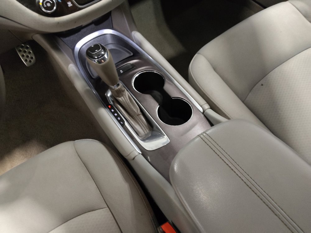 Used 2017 Chevrolet Malibu LT image 26