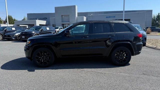 Used 2020 Jeep Grand Cherokee Altitude AWD/4WD image 2