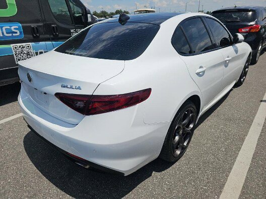Used 2017 Alfa Romeo Giulia Ti w/ TI 19" Sport Package AWD/4WD image 3