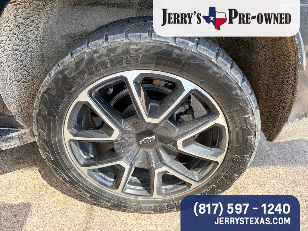 Used 2024 Chevrolet Suburban RST w/ Sport Performance Package AWD/4WD image 6