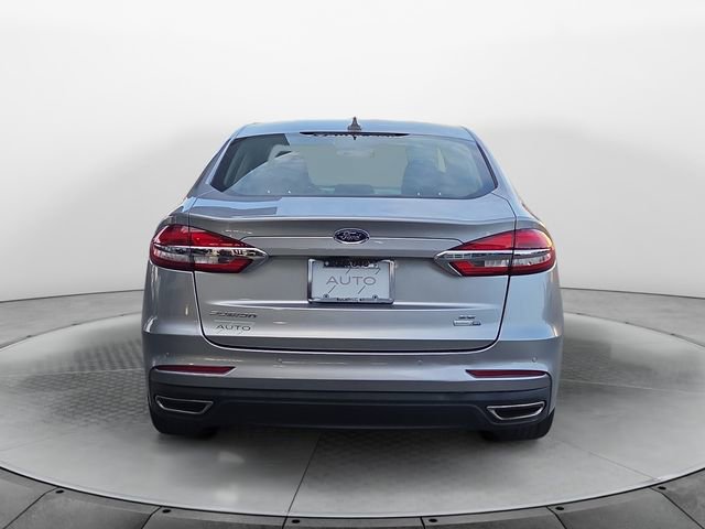 Used 2020 Ford Fusion SE image 4