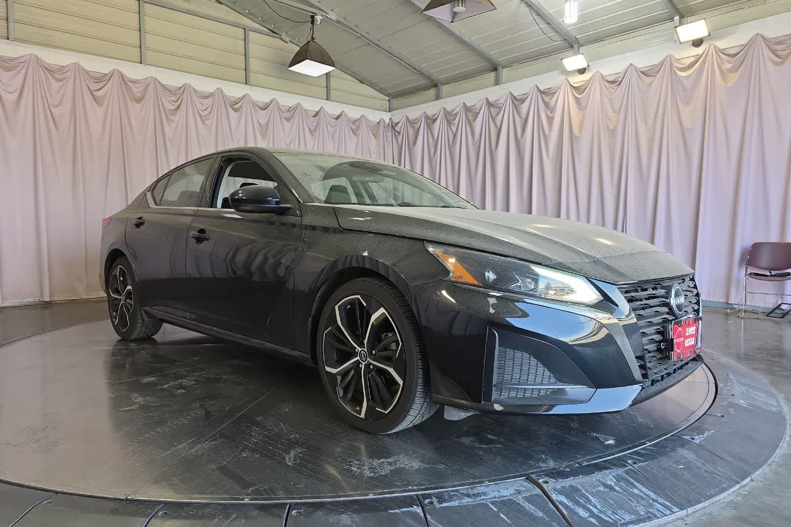 Used 2023 Nissan Altima 2.5 SR FWD image 10