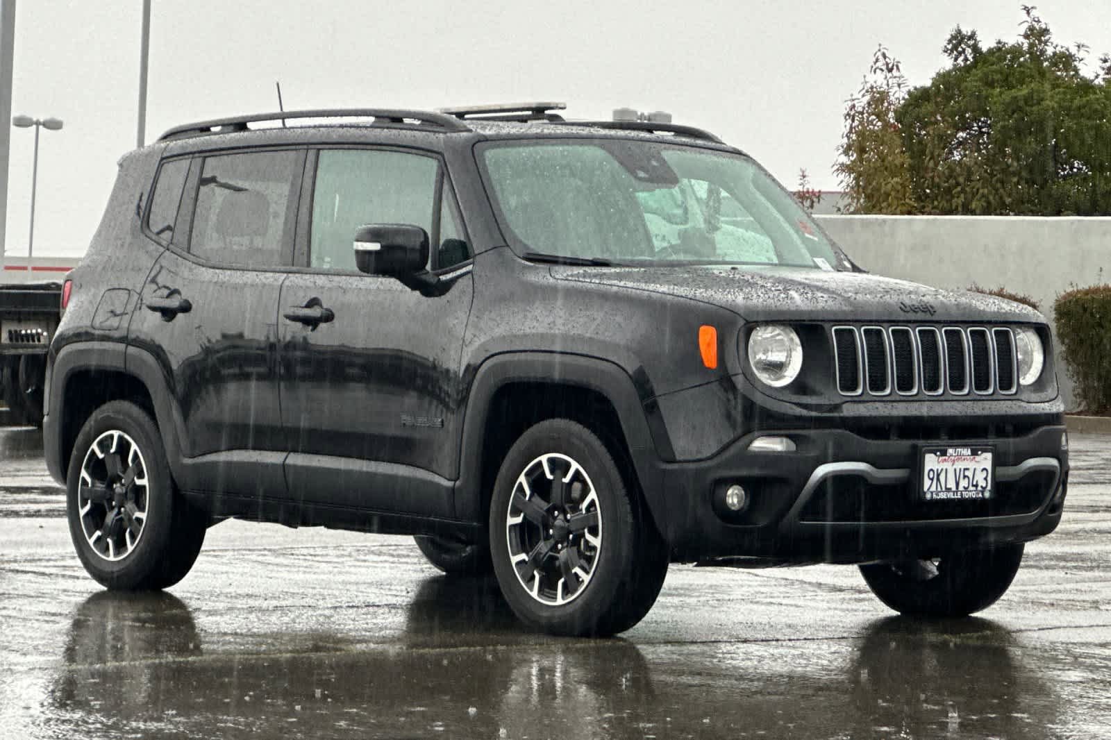 Used 2023 Jeep Renegade Latitude AWD/4WD image 5