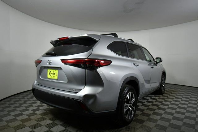 Used 2023 Toyota Highlander XLE image 11