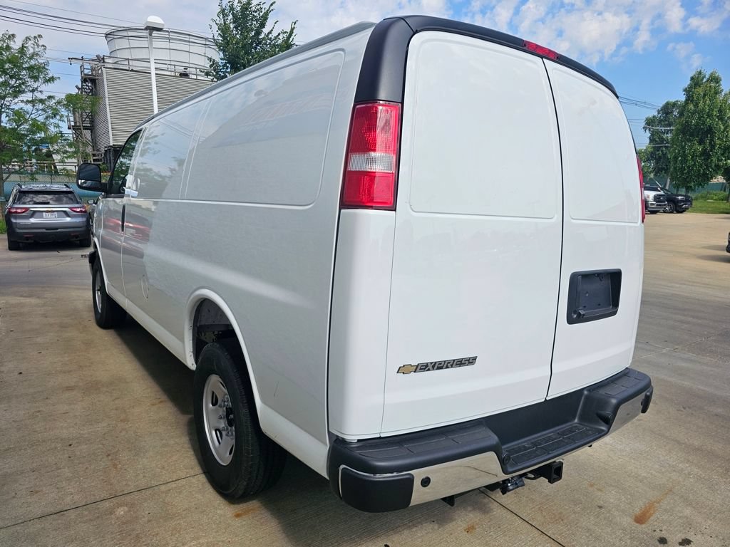 New 2025 Chevrolet Express 3500 w/ Driver Convenience Package RWD image 5