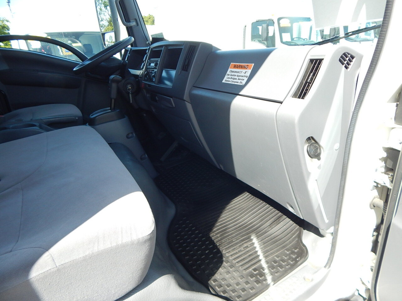 Used 2021 Isuzu NPR RWD image 20