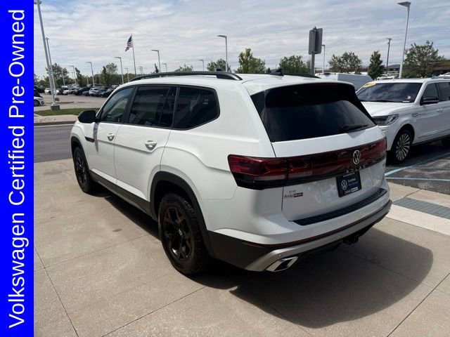 Used 2024 Volkswagen Atlas Peak Edition SE AWD/4WD image 4