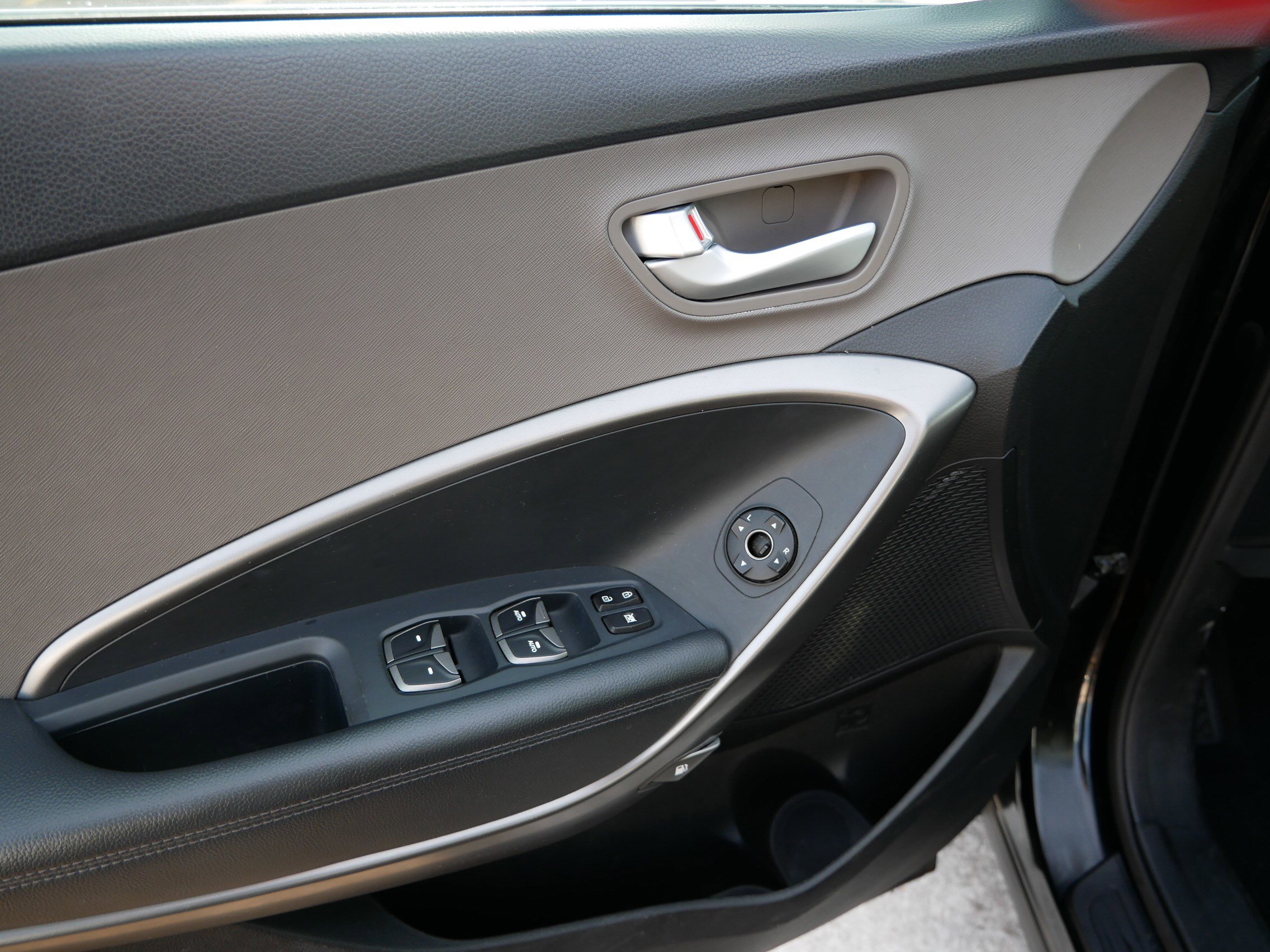 Used 2016 Hyundai Santa Fe SE image 19