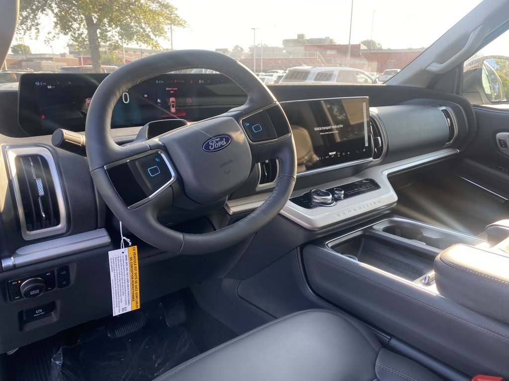 New 2025 Ford Expedition Active image 12