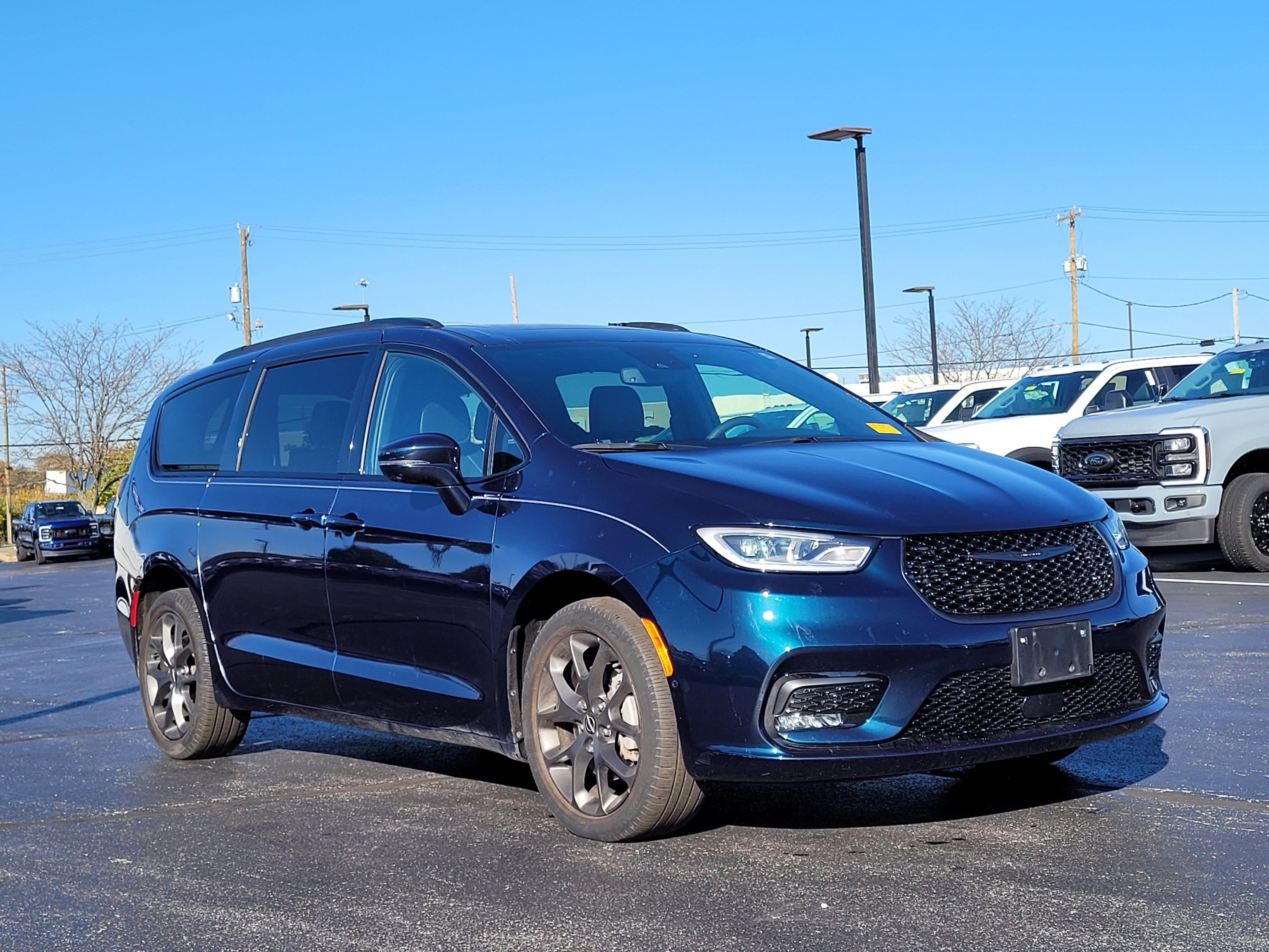 Used 2022 Chrysler Pacifica Limited w/ S Appearance Package