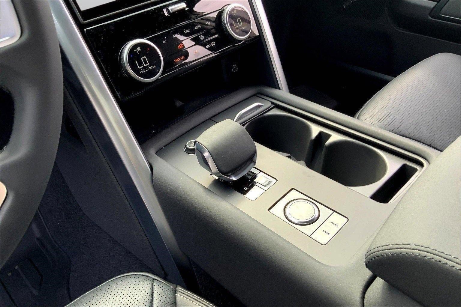 New 2025 Land Rover Discovery S AWD/4WD image 9