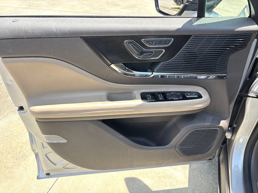 Used 2020 Lincoln Corsair FWD w/ Equipment Group 101A image 16