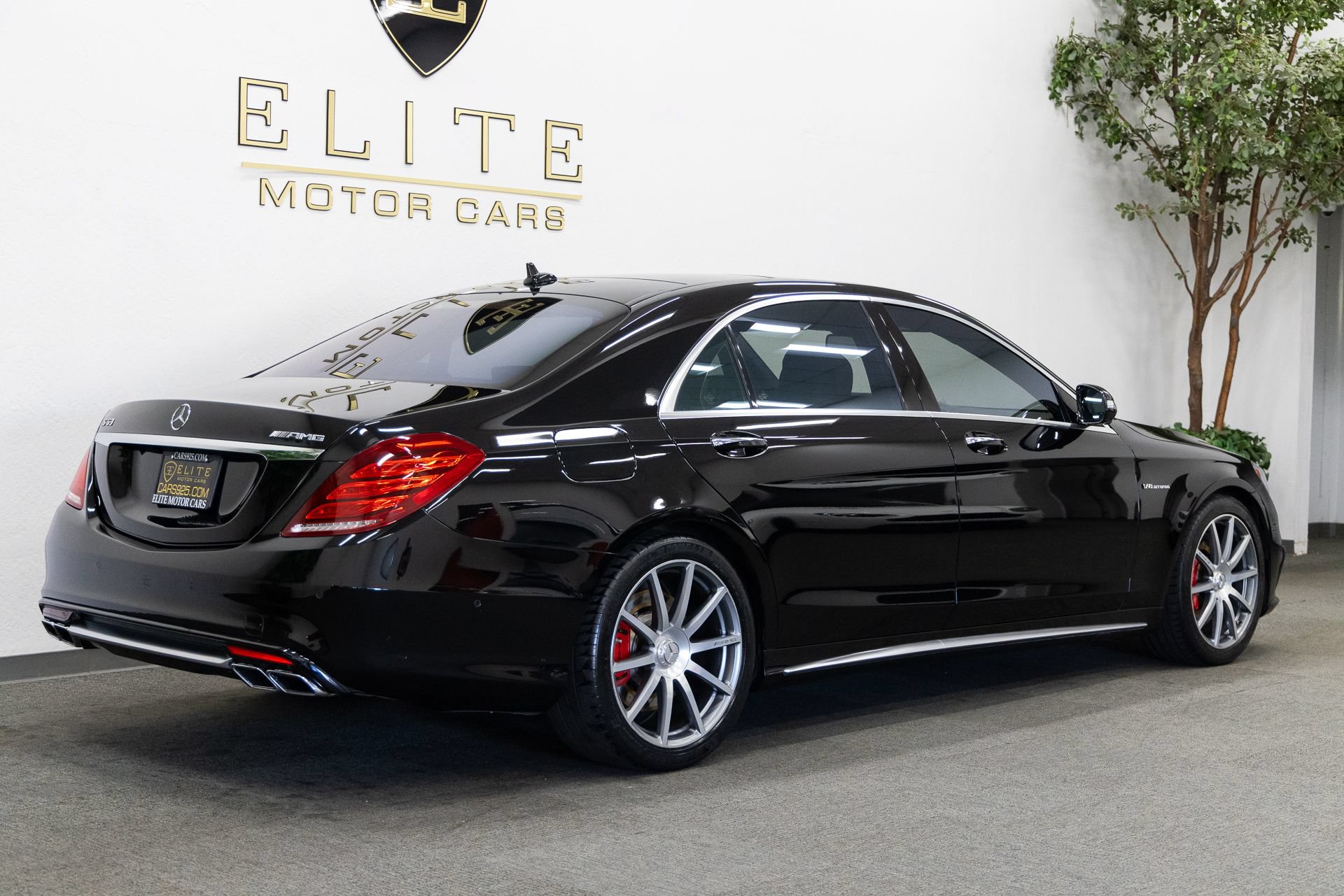 Used 2015 Mercedes-Benz S 63 AMG 4MATIC Sedan w/ Driver Assistance Package image 11