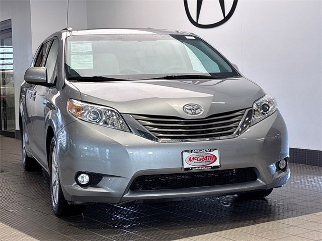 Used 2014 Toyota Sienna XLE image 2