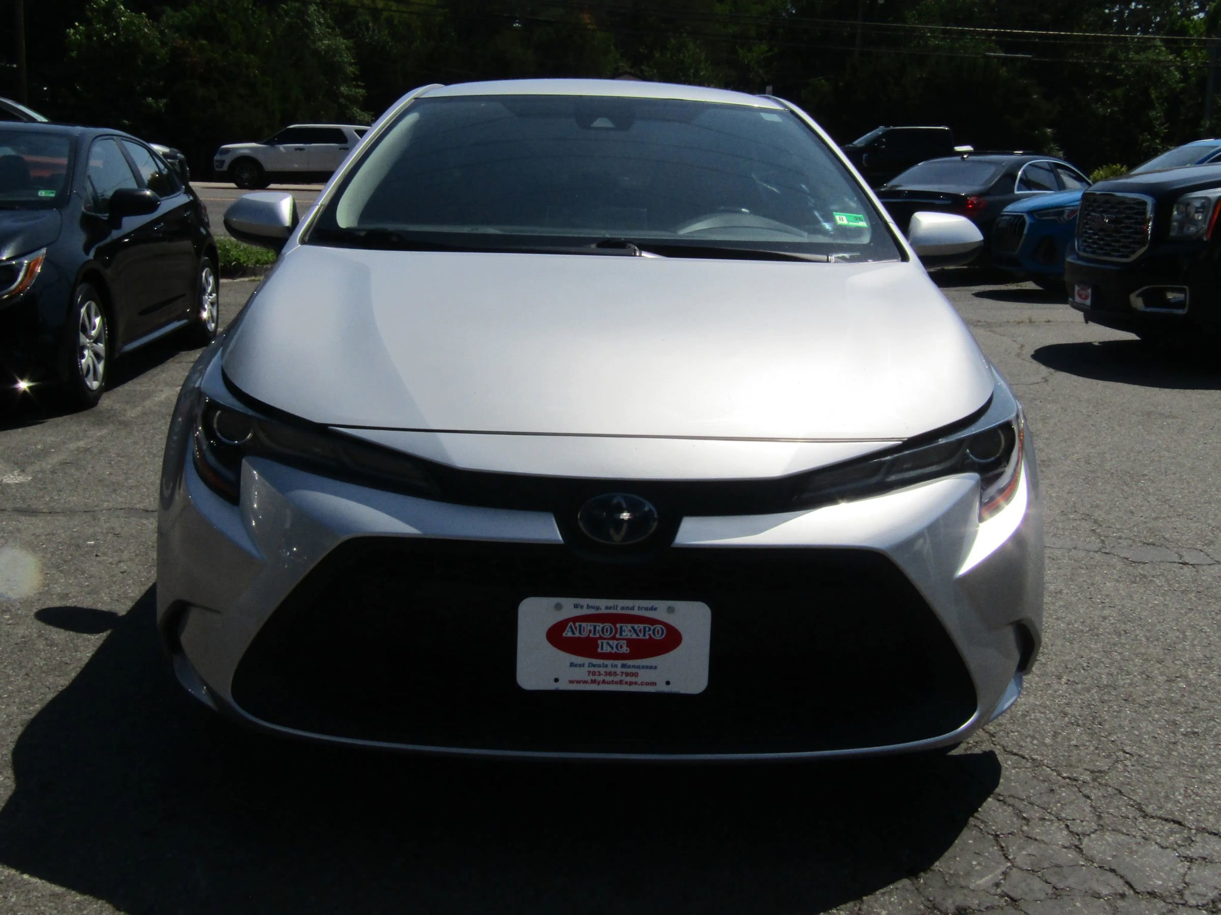 Used 2021 Toyota Corolla LE FWD image 2