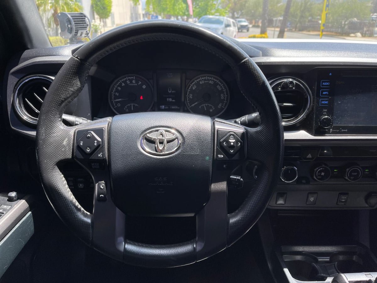 Used 2017 Toyota Tacoma TRD Off-Road w/ Tow Package (A/T) AWD/4WD image 25