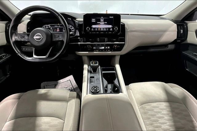 Used 2024 Nissan Pathfinder SV w/ SV Premium Package image 7