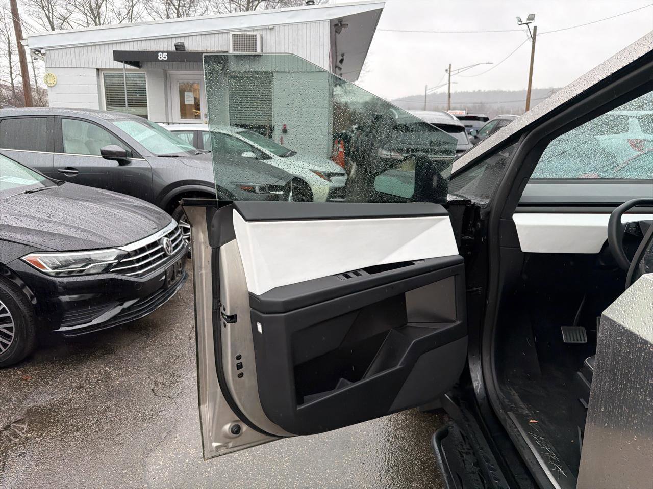 Used 2024 Tesla Cybertruck AWD Crew Cab image 12