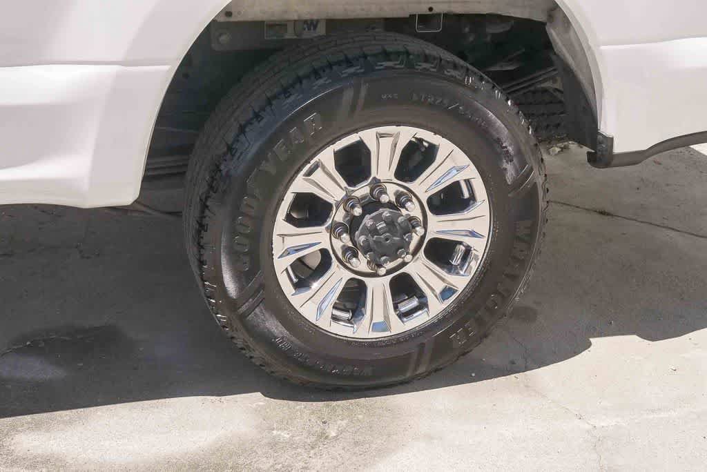 Used 2017 Ford F350 XLT w/ XLT Premium Package image 6