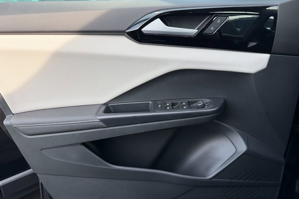 Certified 2025 Volkswagen Taos S image 24