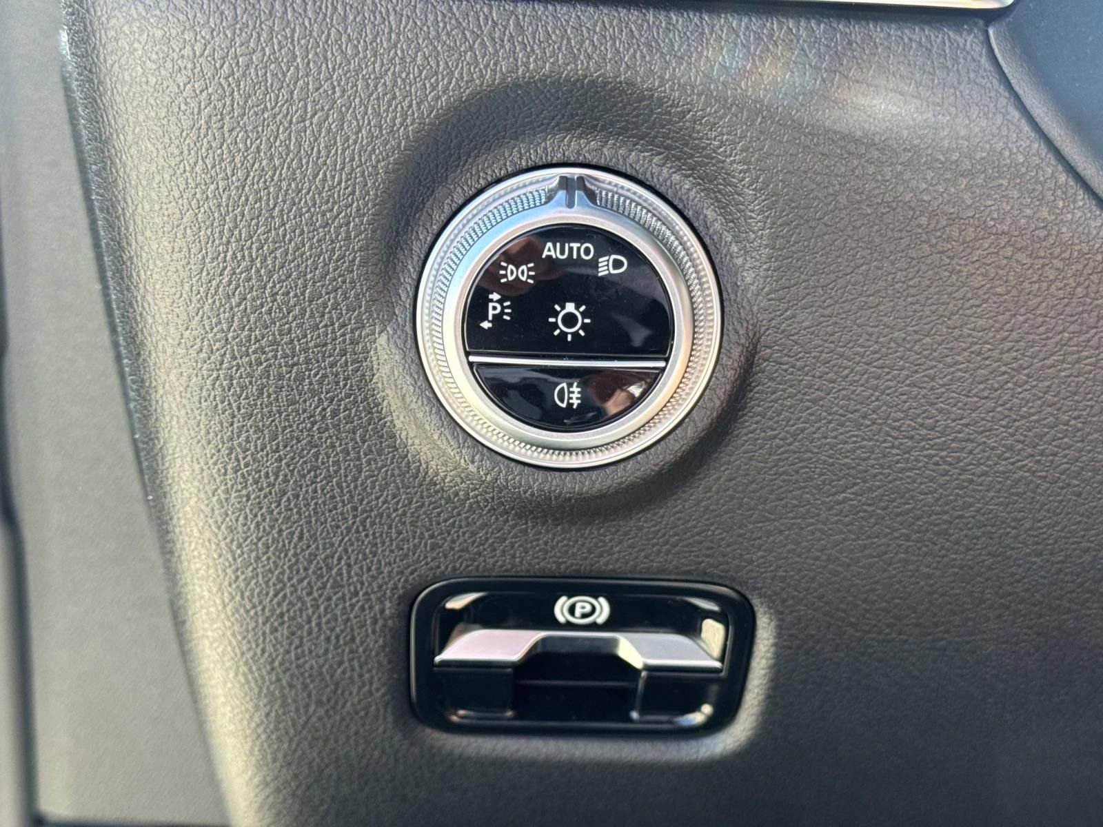 Used 2024 Mercedes-Benz C 43 AMG 4MATIC Sedan image 21