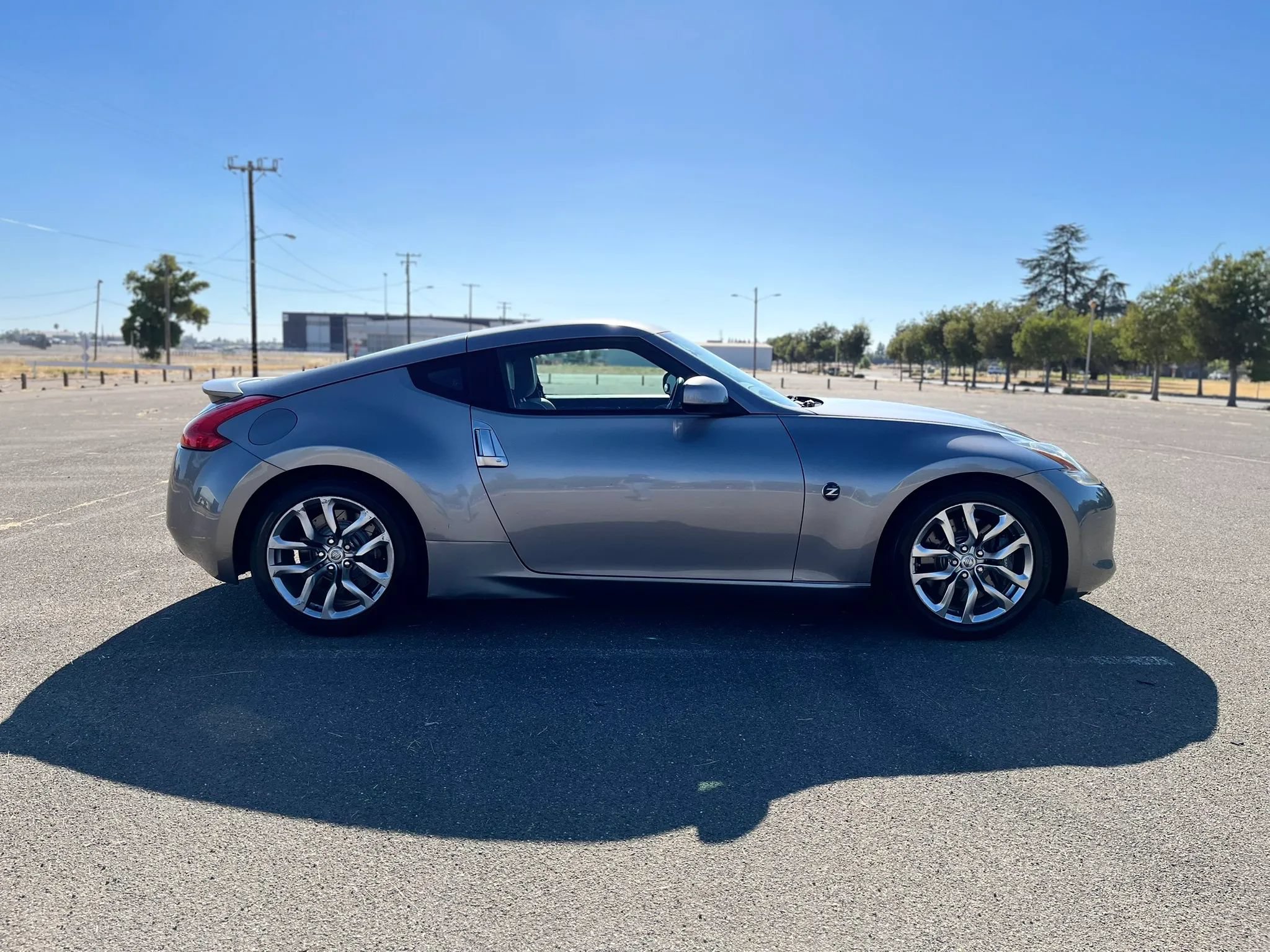 Used 2010 Nissan 370Z Touring w/ Sport Pkg RWD image 4