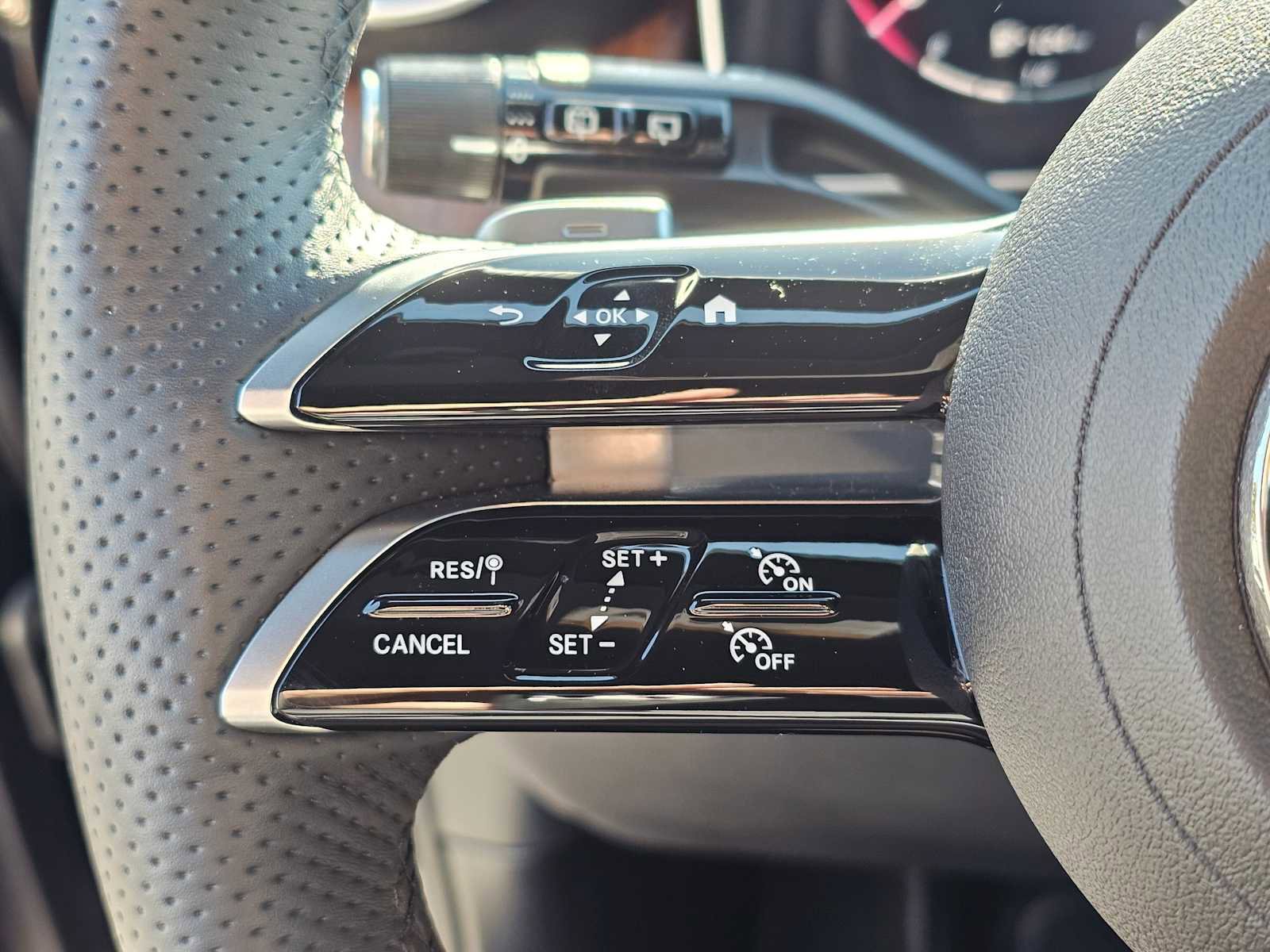 Used 2025 Mercedes-Benz GLC 300 image 27