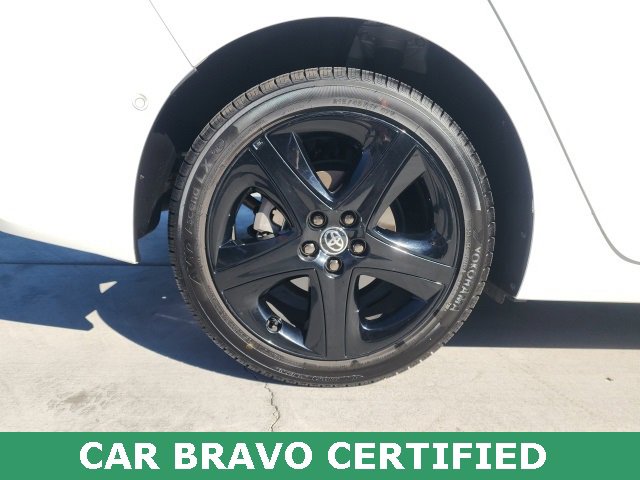 Used 2022 Toyota Prius XLE image 12