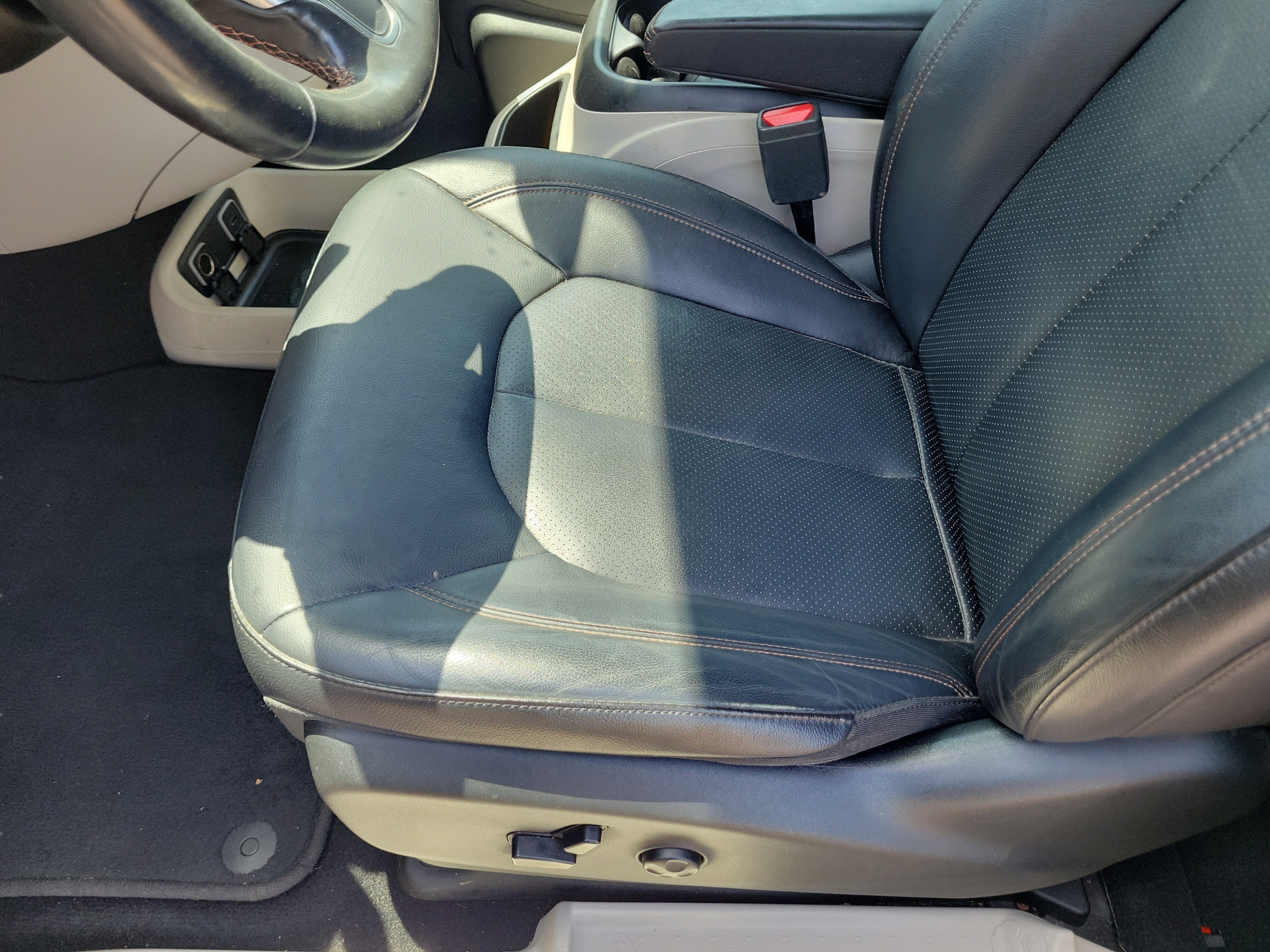 Used 2019 Chrysler Pacifica Touring-L Plus FWD image 25