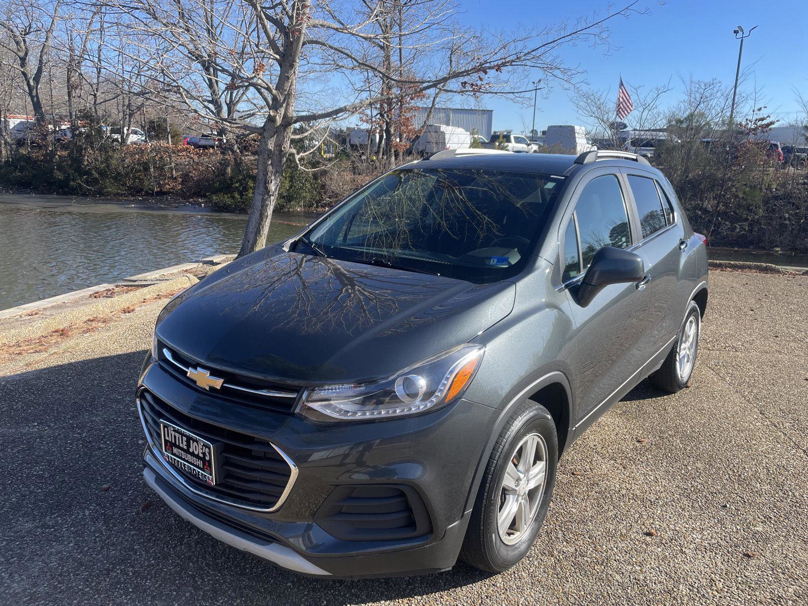 Used 2017 Chevrolet Trax LT w/ LT Convenience Package image 9