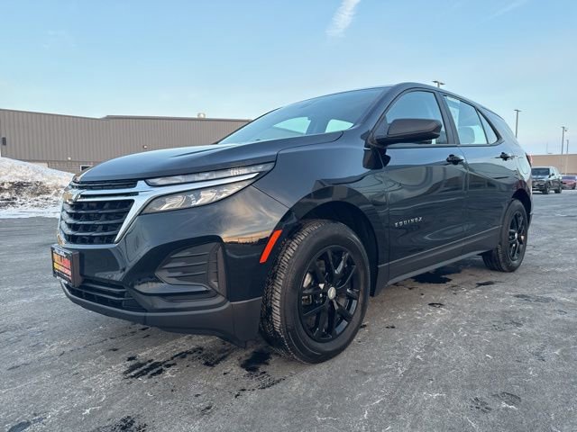 Used 2023 Chevrolet Equinox LS image 3