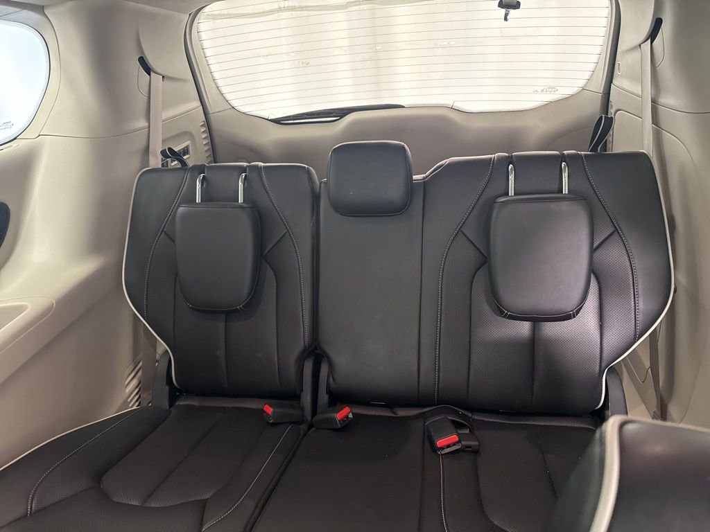 Used 2024 Chrysler Pacifica Limited w/ Uconnect Theater Family Group image 20