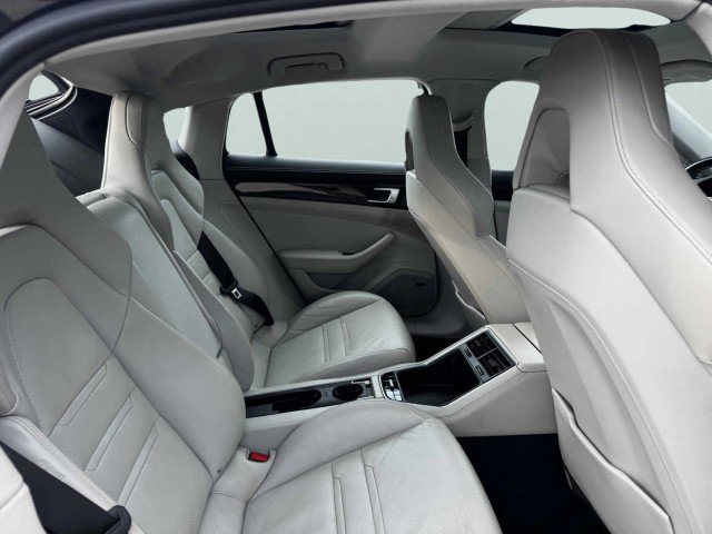 Used 2017 Porsche Panamera image 44