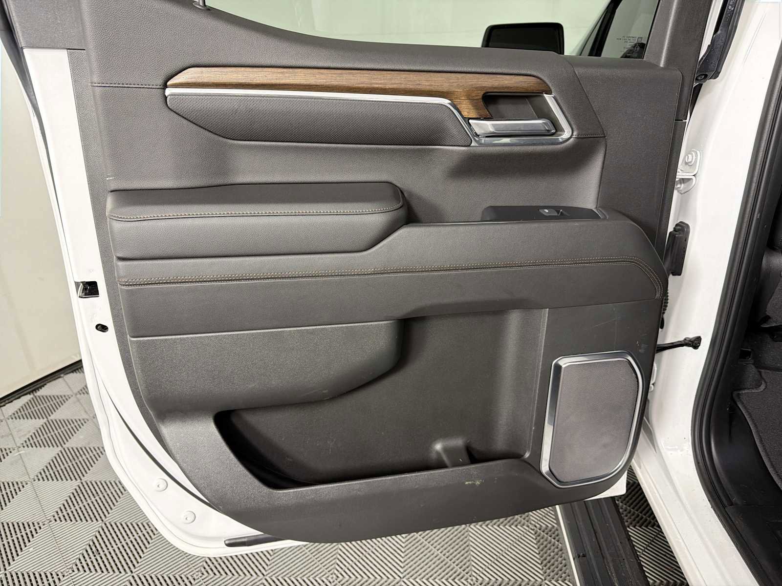 Used 2023 Chevrolet Silverado 1500 High Country w/ High Country Premium Package image 20