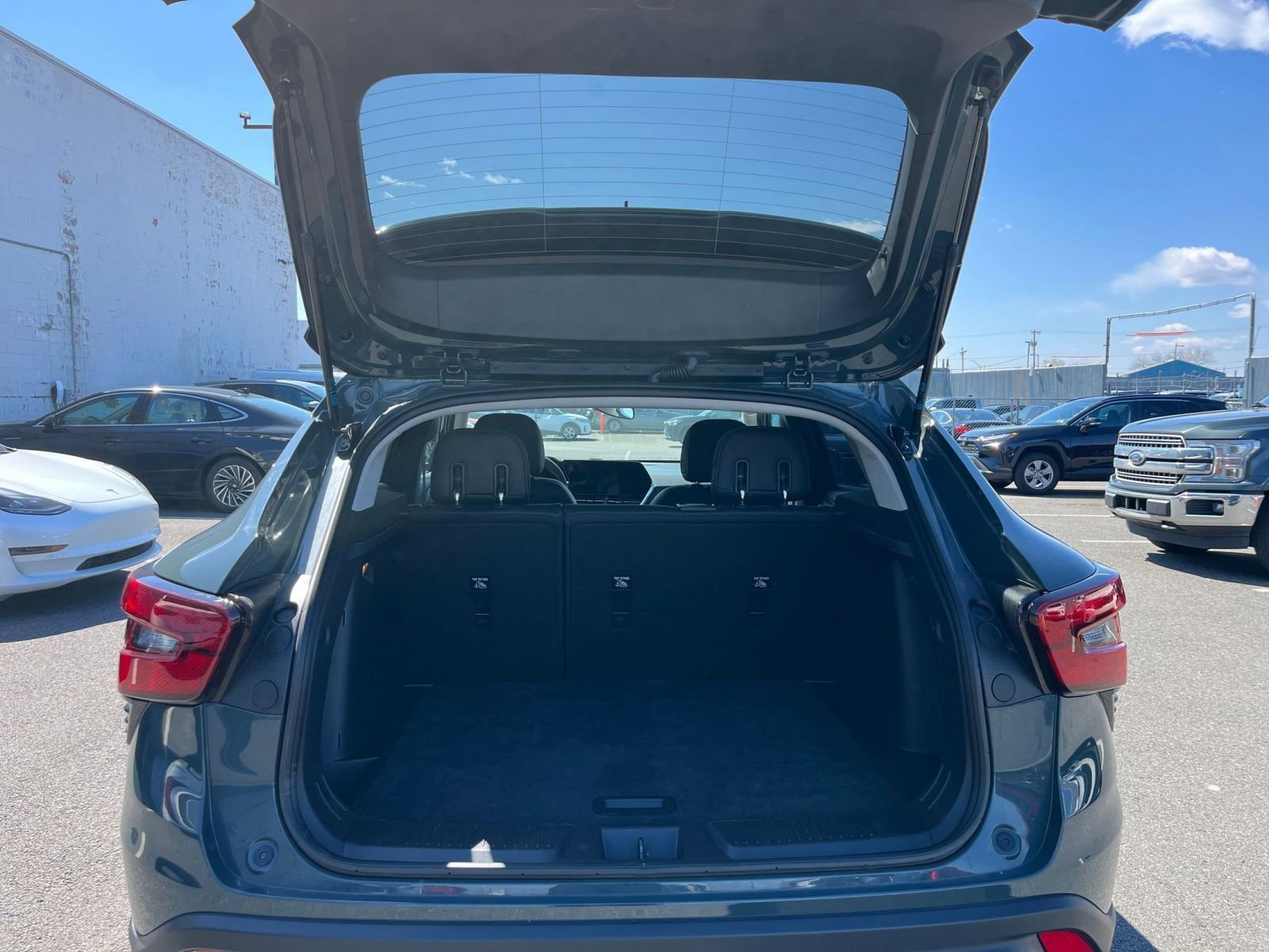 Used 2025 Chevrolet Trax LT FWD image 31