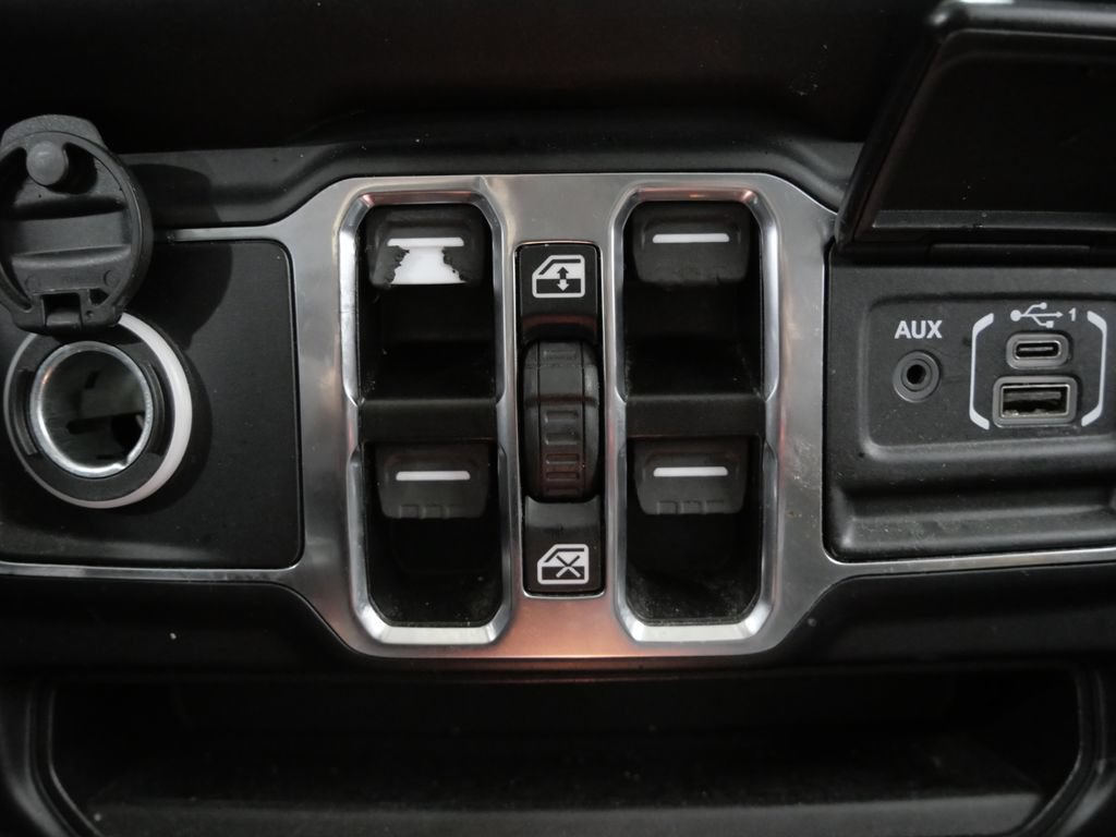 Certified 2023 Jeep Gladiator Overland AWD/4WD image 21
