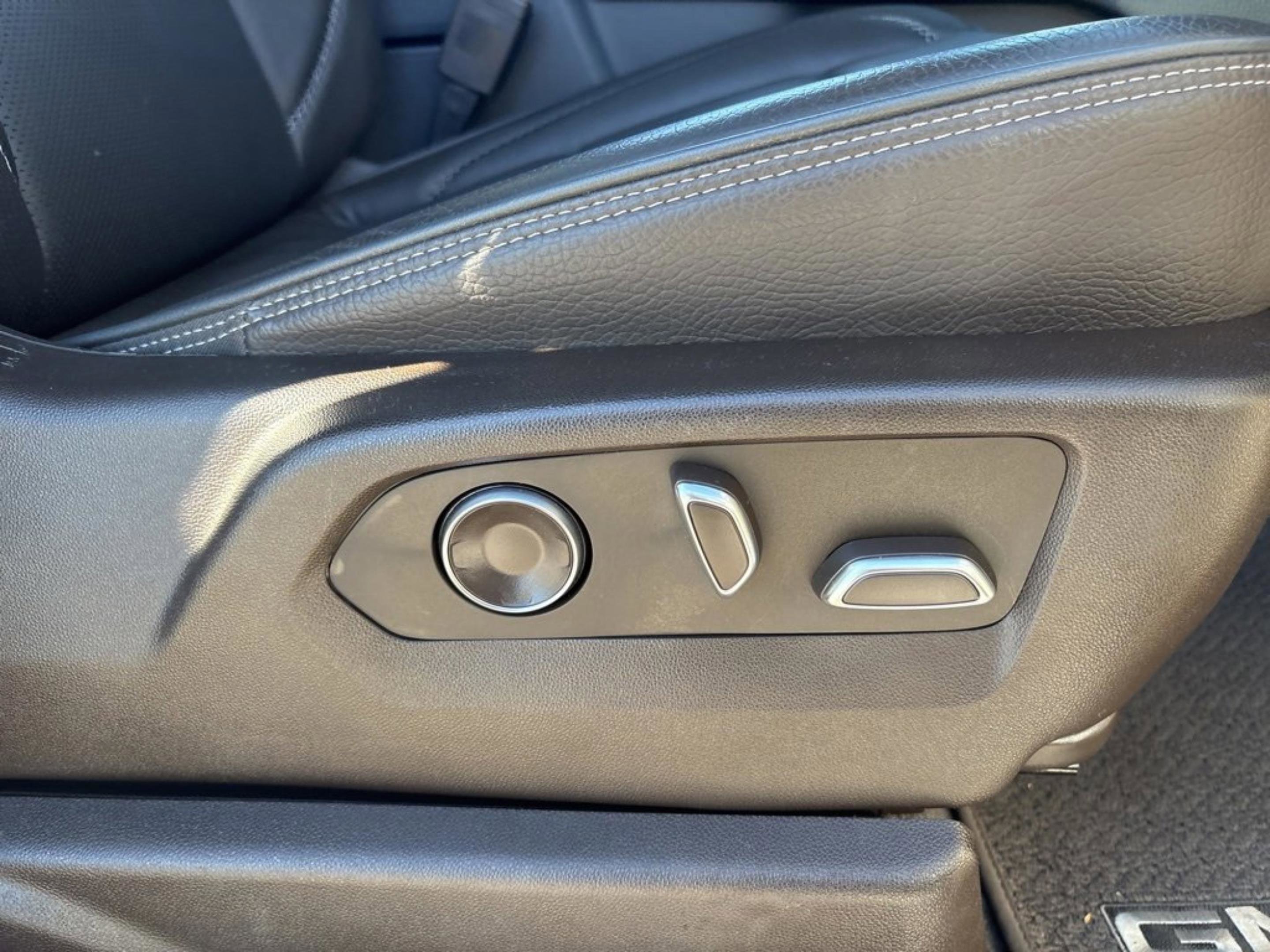 Used 2023 GMC Yukon XL Denali image 48