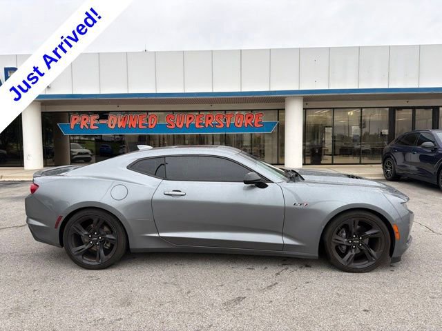 Used 2020 Chevrolet Camaro LT RWD image 2