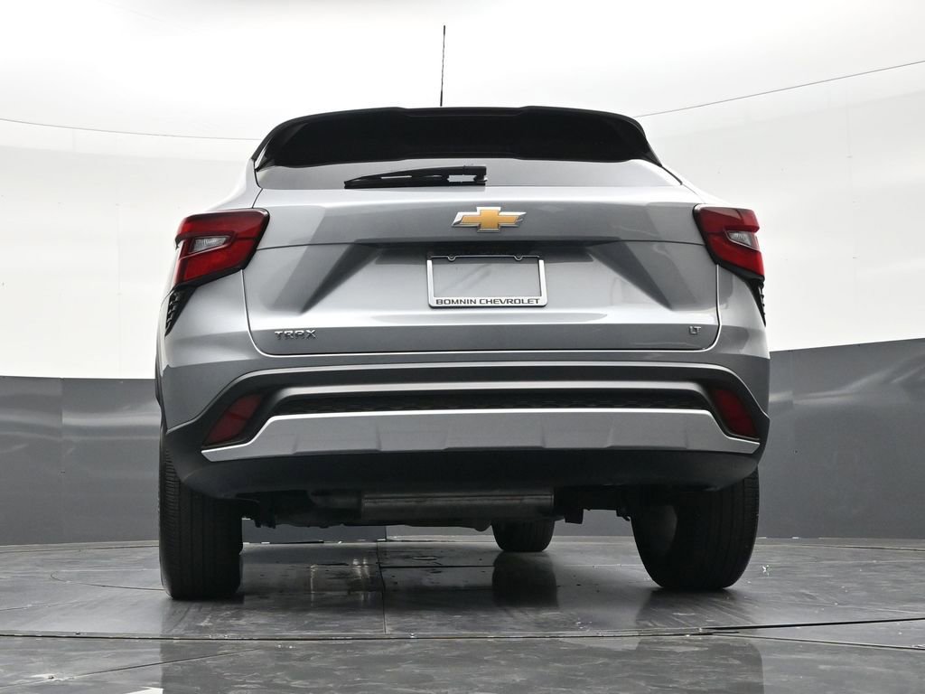 Used 2025 Chevrolet Trax LT FWD image 24