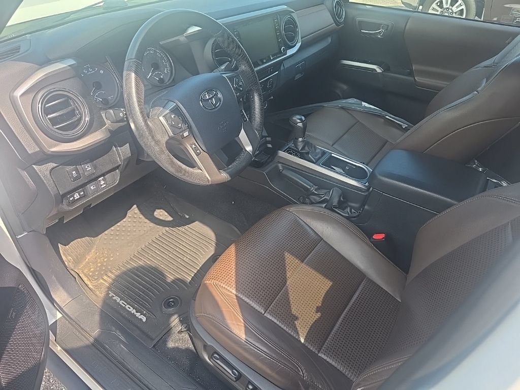 Used 2020 Toyota Tacoma Limited AWD/4WD image 12