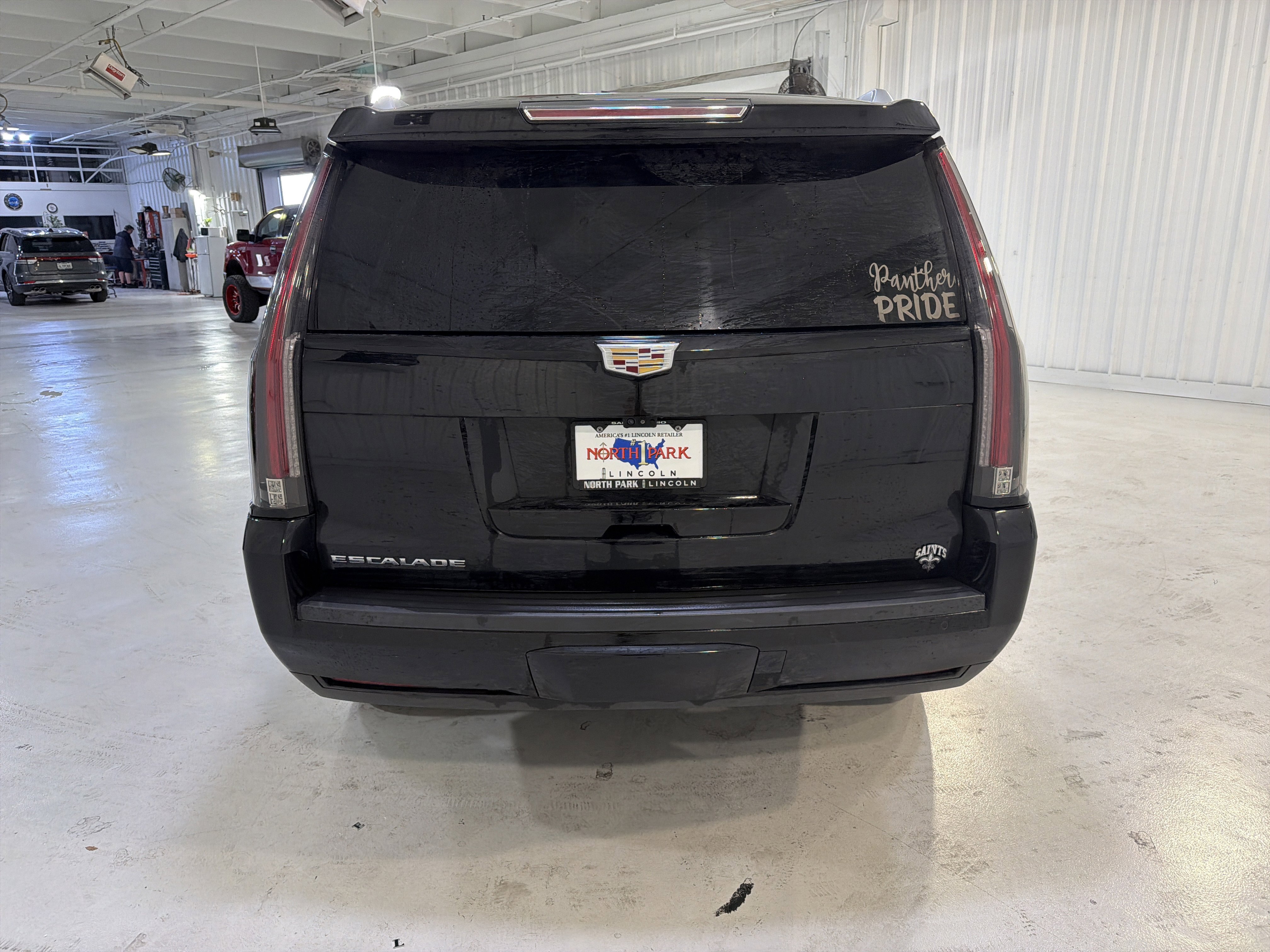 Used 2020 Cadillac Escalade Premium Luxury w/ Escalade Sport Edition image 4