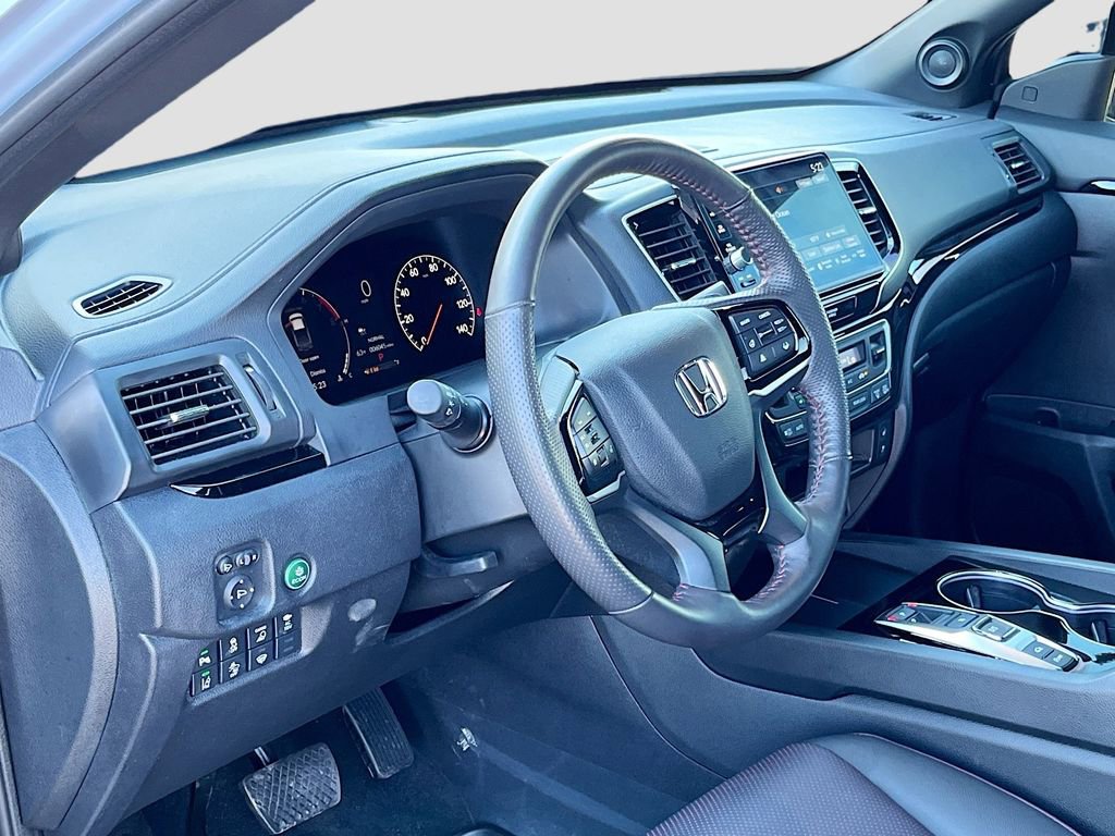 Used 2025 Honda Ridgeline Black Edition image 9