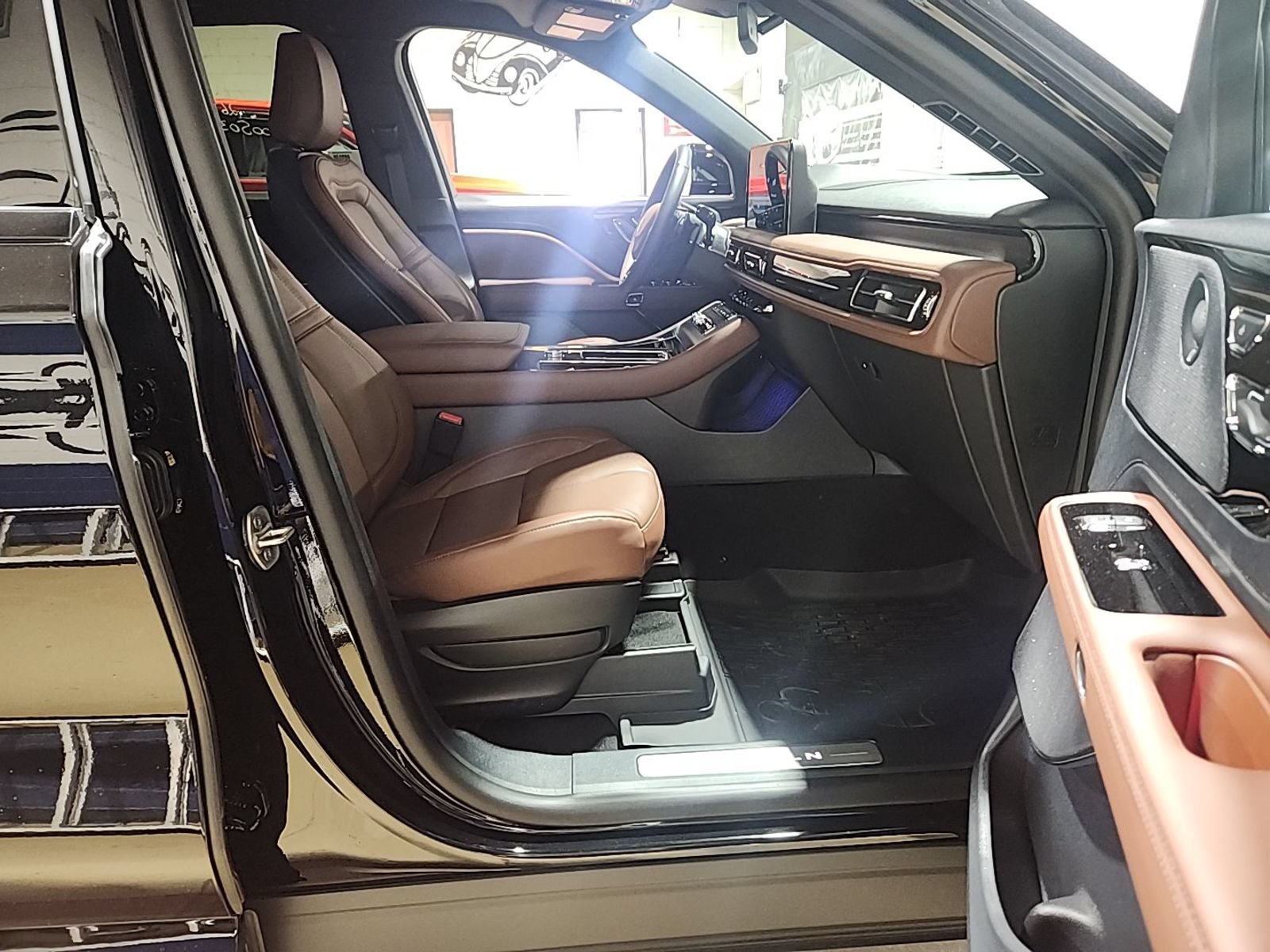 Used 2026 Lincoln Aviator Reserve w/ Jet Appearance Package AWD/4WD image 7