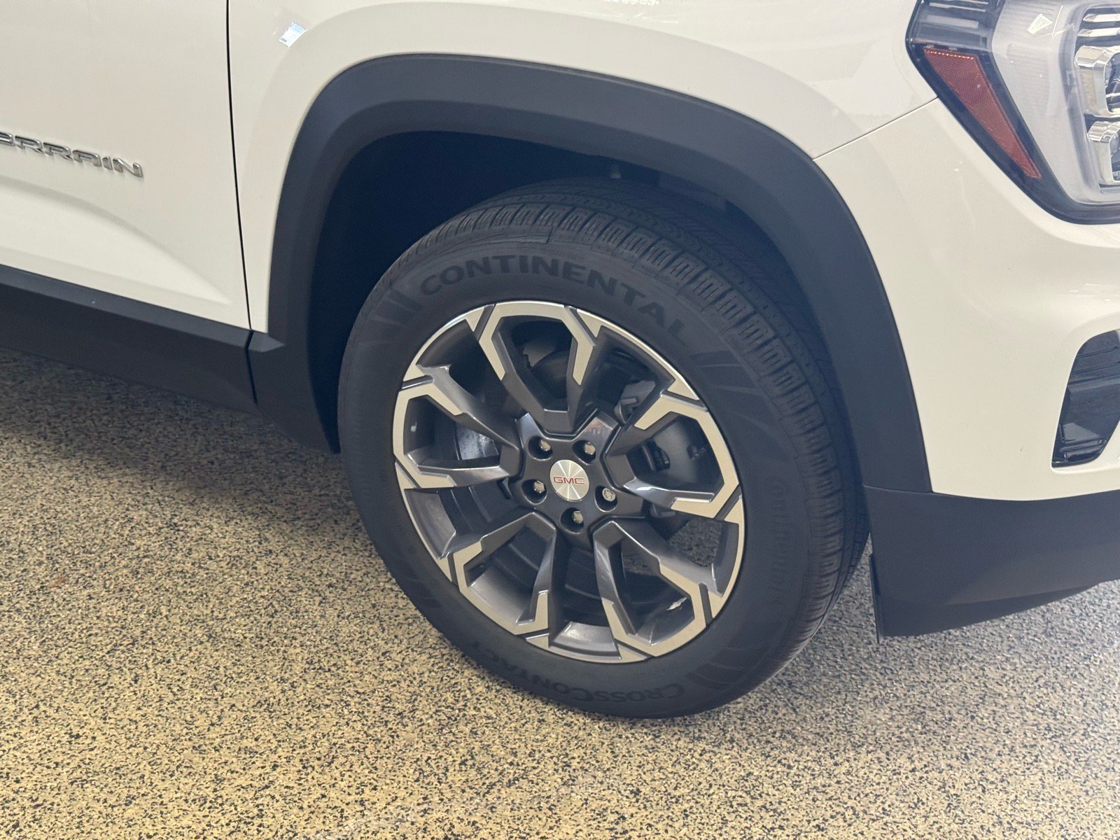 New 2027 GMC Terrain Elevation w/ Elevation Premium Package AWD/4WD image 4